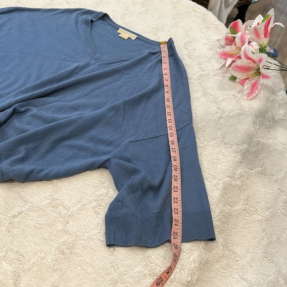 MICHAEL Michael Kors Blue V-Neck Dolman Wide-Sleeve Sweater, Size M - Picture 5 of 13